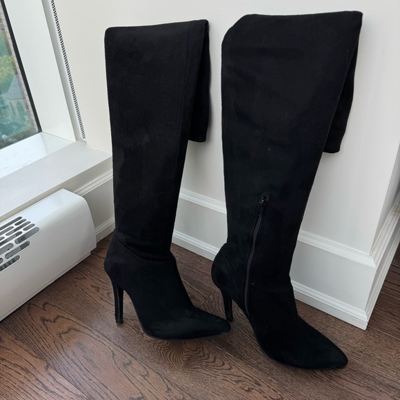 Over The knee heeled black boots in size 8 - Picture 5 of 5